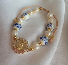 Load image into Gallery viewer, Pulsera Virgen Maria Lirio
