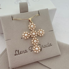 Cargar imagen en el visor de la galería, Cadena Cruz Floreada, baño en Oro 18k