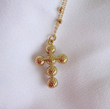 Load image into Gallery viewer, Cadena Cruz de Perlas, baño en Oro 18k