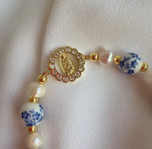 Load image into Gallery viewer, Pulsera Virgen Maria Lirio