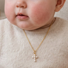 Load image into Gallery viewer, Mini cruz de perlas en oro 18k, cadena religiosa | Llena de Gracia Ecuador