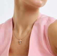 Load image into Gallery viewer, Cruz de Perlas Pequeña Oro 14k | Llena de Gracia Ecuador