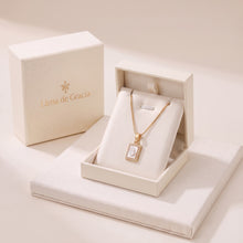 Cargar imagen en el visor de la galería, Mini Escapulario Sagrado Corazón, Oro 18K