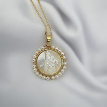 Cargar imagen en el visor de la galería, Virgen Maria Auxiliadora, Madre perla y Oro18k