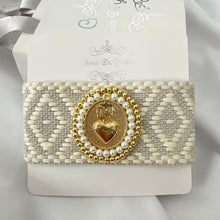 Load image into Gallery viewer, Pulsera Tejida con Dije del Sagrado Corazón en Baño de Oro
