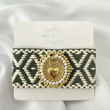 Load image into Gallery viewer, Pulsera Tejida con Dije del Sagrado Corazón en Baño de Oro
