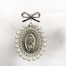 Cargar imagen en el visor de la galería, Bendición de Cuna - Pin de Virgen de Guadalupe Plata
