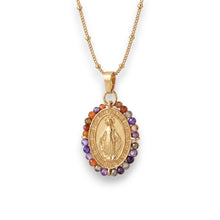 Cargar imagen en el visor de la galería, Cadena con la Virgen Milagrosa, mini cristales y bisel con acabado en oro 18k