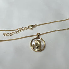 Cargar imagen en el visor de la galería, Virgencita Rezando, Cristal y Oro 18k