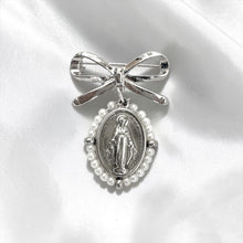 Cargar imagen en el visor de la galería, Pin de Lazo con Medalla de la Virgen María, Plata