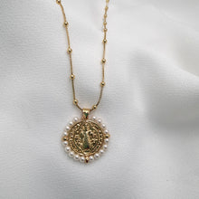 Cargar imagen en el visor de la galería, San Benito Oro 18k y Perlas | Llena de Gracia Ecuador