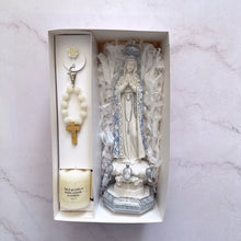 Load image into Gallery viewer, Virgen de Fátima Lirio
