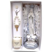 Cargar imagen en el visor de la galería, Virgen de Fátima Lirio, figura religiosa pintada a mano | Llena de Gracia Ecuador