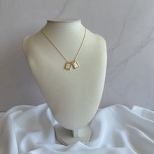 Load image into Gallery viewer, Mini Escapularios Jesús y Sagrado Corazón, Madre Perla Oro 18K