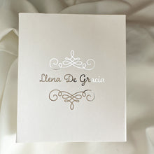 Load image into Gallery viewer, Cadena con cruz de perlas naturales en baño de Oro 14k