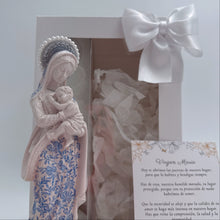 Cargar imagen en el visor de la galería, Virgen de la Salud Lirio | Llena de Gracia Ecuador