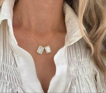 Load image into Gallery viewer, Mini Escapularios Jesús y Sagrado Corazón, Madre Perla Oro 18K