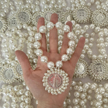 Load image into Gallery viewer, Bendición de Hogar San Benito Perlas