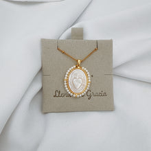 Cargar imagen en el visor de la galería, Cadena con dije Sagrado Corazón chapado en Oro 14k y perlas