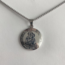 Load image into Gallery viewer, Cadena con Medalla Italiana de la Virgen de Schoenstatt en Plata y Oro 18k