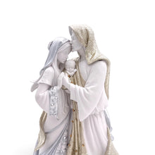 Cargar imagen en el visor de la galería, Sagrada Familia El beso de San José, figura religiosa | Llena de Gracia Ecuador