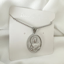 Cargar imagen en el visor de la galería, Cadena Jesús del Sagrado Corazón - Plata Esterlina