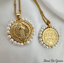 Cargar imagen en el visor de la galería, San Benito Oro 18k y Perlas | Llena de Gracia Ecuador