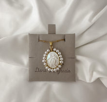 Cargar imagen en el visor de la galería, Virgen Maria, Madre Perla y Oro 18k