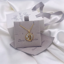 Cargar imagen en el visor de la galería, Virgencita Rezando, Cristal y Oro 18k