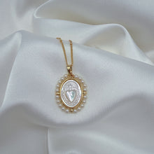 Cargar imagen en el visor de la galería, Sagrado Corazón, Oro 18k y perlas