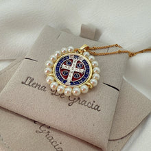 Load image into Gallery viewer, Collar Cruz de San Benito chapado en Oro 14k y Perlas