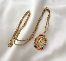 Load image into Gallery viewer, Cadena Virgen Maria, Bisel de Oro 14k y Mini Cristales
