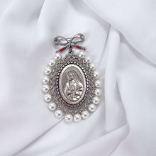Cargar imagen en el visor de la galería, Bendición de Cuna - Pin de Virgen de Guadalupe Plata