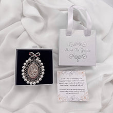 Cargar imagen en el visor de la galería, Bendición de Cuna - Pin de Virgen de Guadalupe Plata
