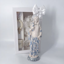 Load image into Gallery viewer, Virgen de la Dulce Espera Lirio