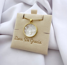 Cargar imagen en el visor de la galería, Cadena con dije Espíritu Santo en Madre Perla y Oro 14k