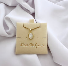 Cargar imagen en el visor de la galería, Cadena con medalla italiana de Virgen Maria, Madre Perla y Oro 14K