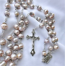 Load image into Gallery viewer, Rosario con Perlas de Agua Dulce
