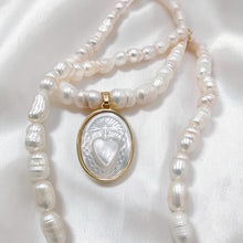 Cargar imagen en el visor de la galería, Collar de Perlas Sagrado Corazón