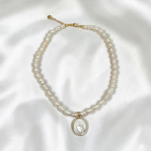 Cargar imagen en el visor de la galería, Collar de Perlas Sagrado Corazón