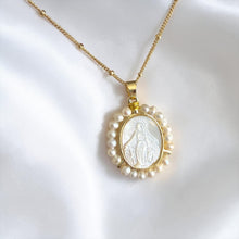 Cargar imagen en el visor de la galería, Virgen Maria, Madre Perla y Oro 18k