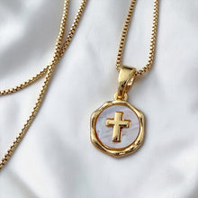 Cargar imagen en el visor de la galería, Mini cruz circular, Oro 14k