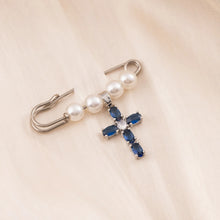 Load image into Gallery viewer, Pin / Broche con Cruz Cristal Celeste