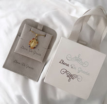 Load image into Gallery viewer, Cadena Virgen Maria, Bisel de Oro 14k y Mini Cristales