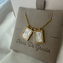 Load image into Gallery viewer, Cadena con Mini Escapularios en Madre Perla y Baño de Oro 14K