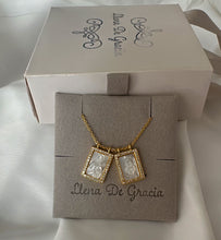 Load image into Gallery viewer, Cadena con Mini Escapularios en Madre Perla y Baño de Oro 14K