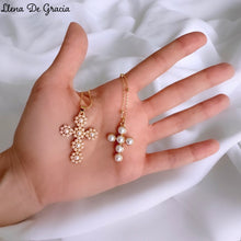 Load image into Gallery viewer, Cadena Cruz de Perlas, baño en Oro 18k