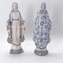Load image into Gallery viewer, Virgen de la Medalla Milagrosa Lirio | Llena de Gracia Ecuador