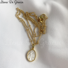Cargar imagen en el visor de la galería, Cadena con medalla italiana de Virgen Maria, Madre Perla y Oro 14K