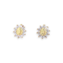 Cargar imagen en el visor de la galería, Aretes tipo stud Llena de Gracia con Virgen de Guadalupe en oro vermeil y halo de cristales blancos brillantes.